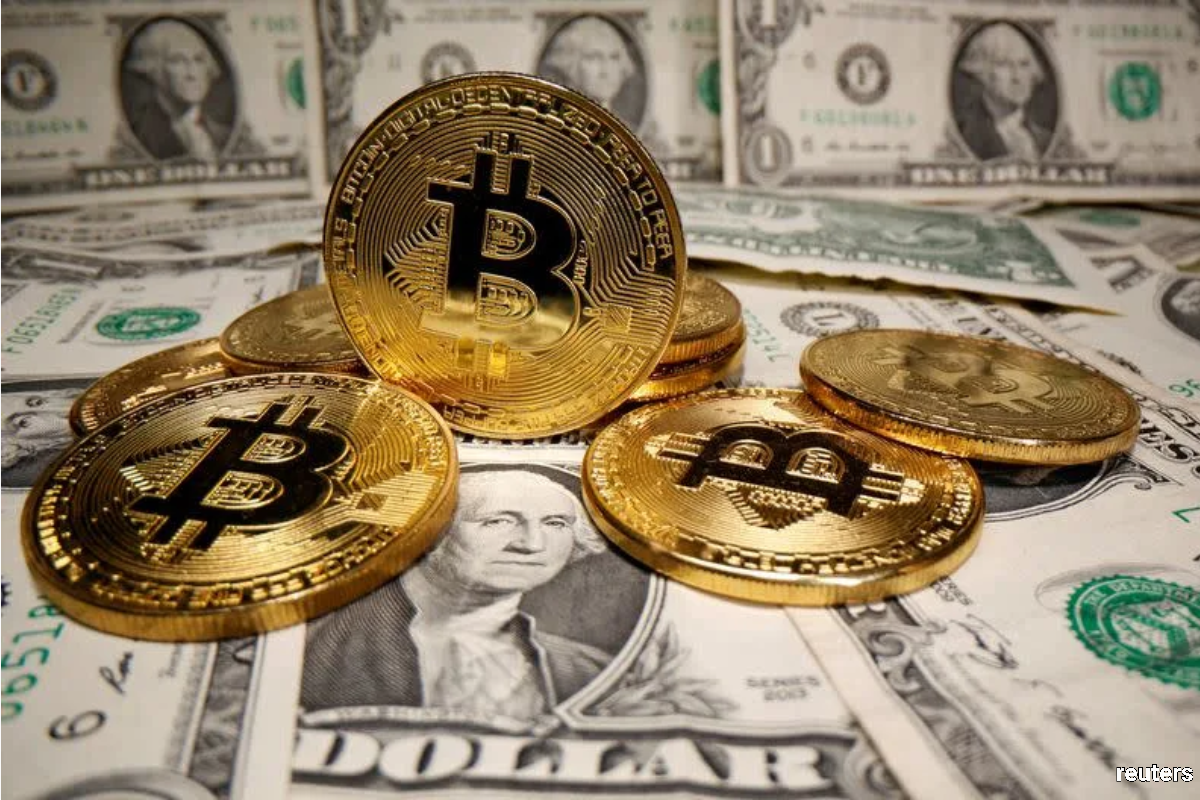 Bitcoin at US$200,000 projections flop as coin ends year down 60%
