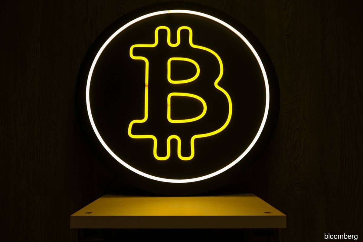 Bitcoin sobe com trade de desvalorização para máxima de três meses acima de US$80,000