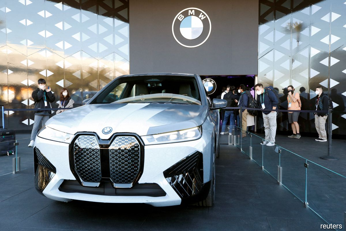 "This is really energy efficient colour change using the technology E Ink," said BMW research engineer Stella Clarke.