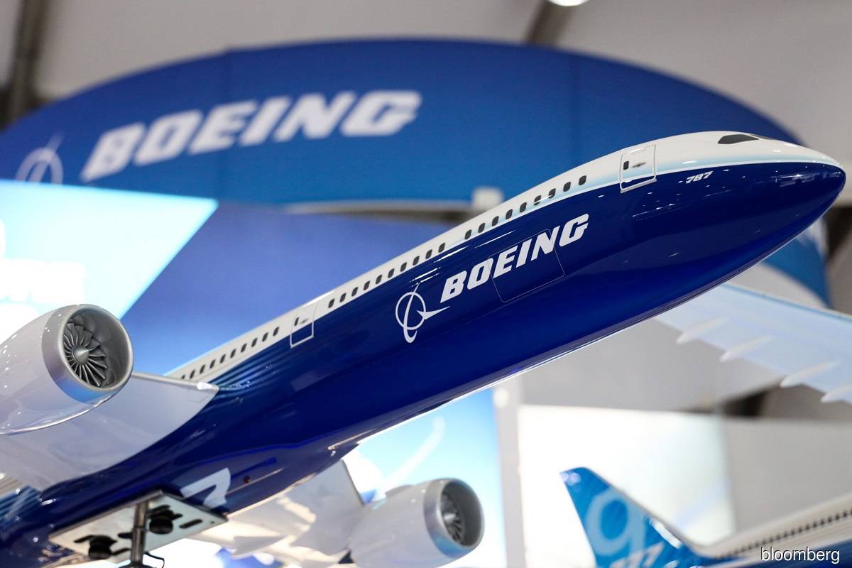 Boeing's cash flow beats estimates with 787 Dreamliner comeback