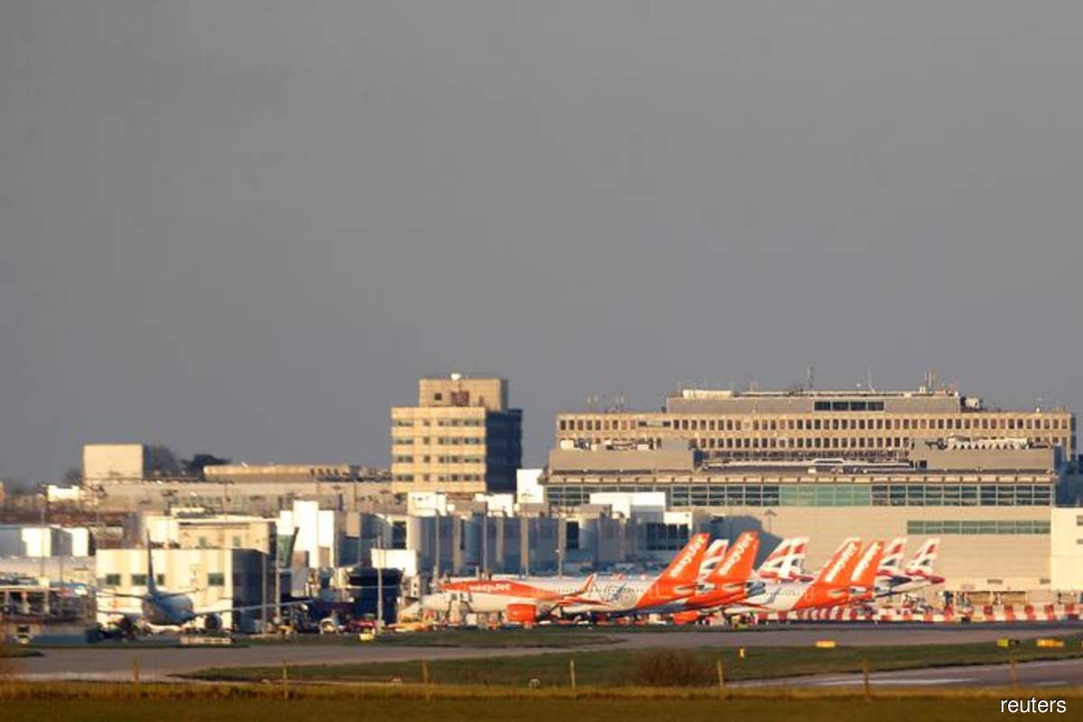 Britain's airlines say extra support needed if travel stays shut