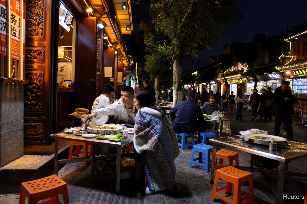中国服务增长跃升至旅行提升一年