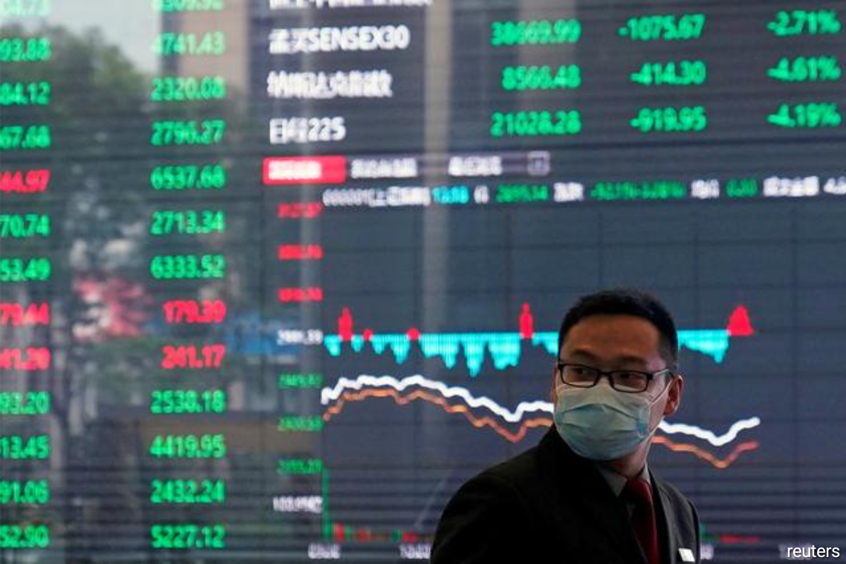 Stocks stumble as economic risks subdue sentiment