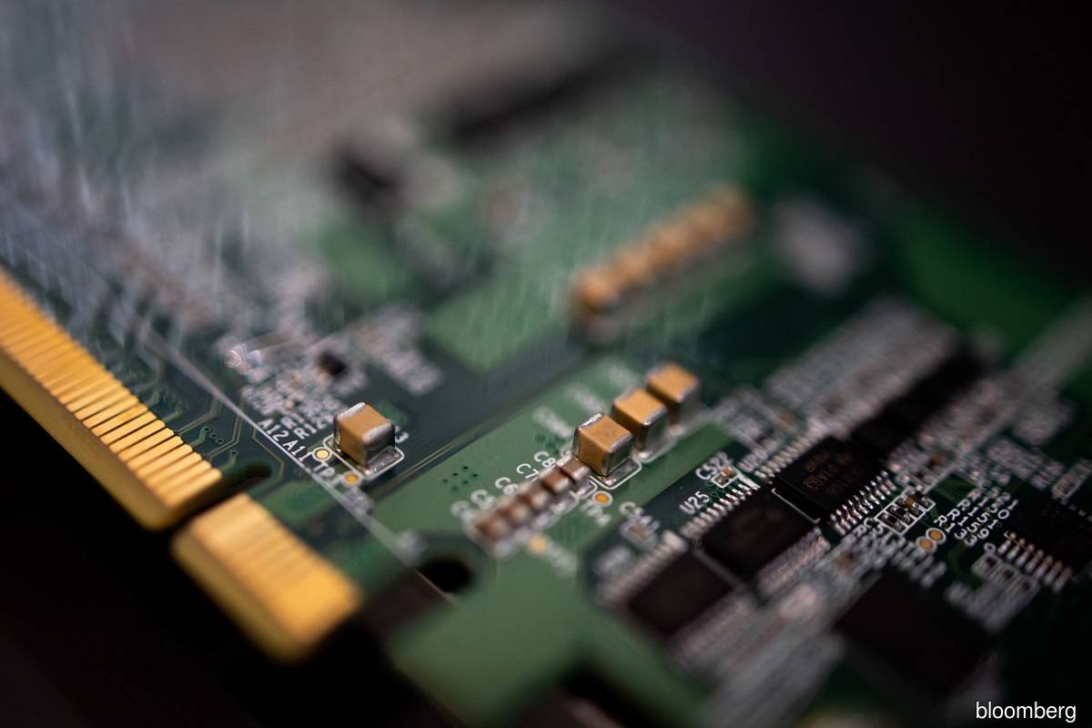 South Korea’s chip output falls most since global financial crisis