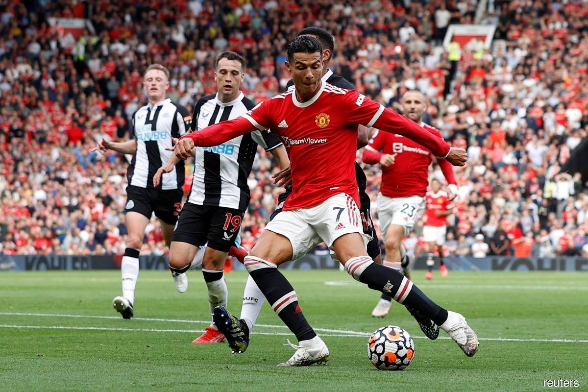 Ronaldo takes United joint top with Chelsea, City win and Spurs slump