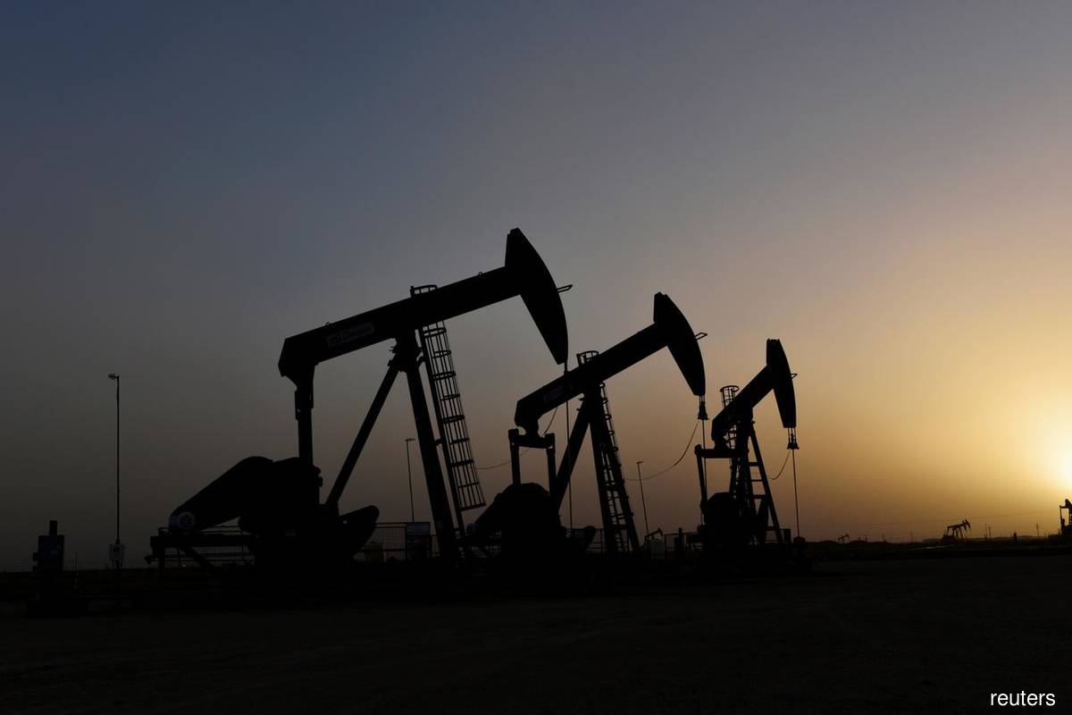Oil rises for third day as interest rate concerns ease