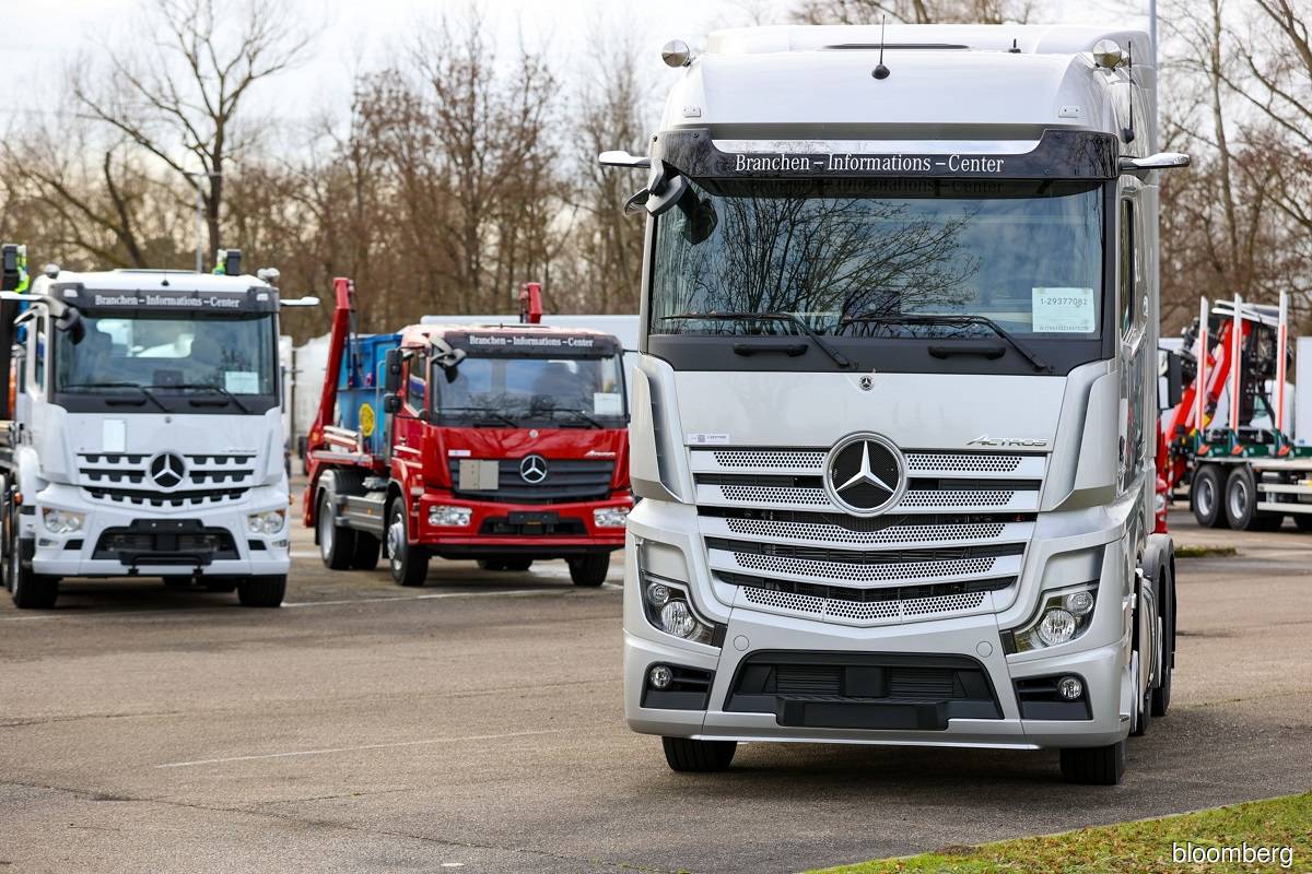 Daimler Truck shares climb on Frankfurt market debut
