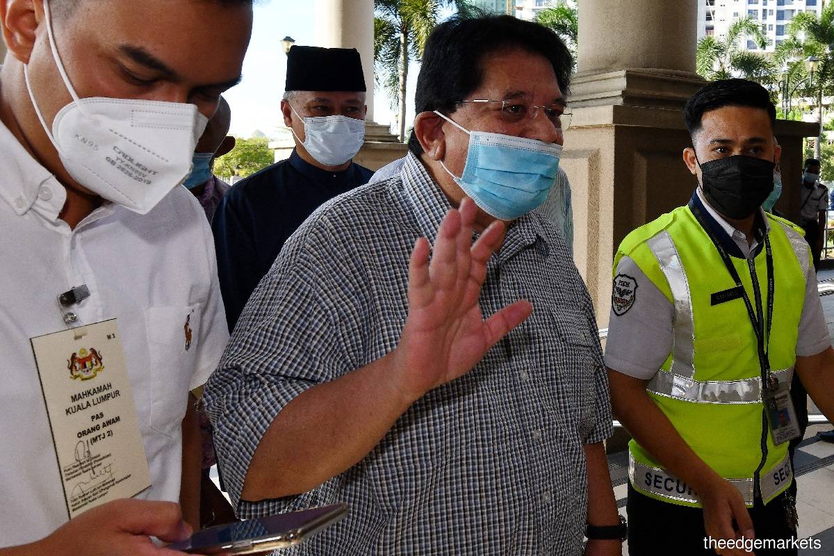 Ku Nan : Ku Nan selesai tuntutan cukai RM57 juta | Free Malaysia Today / Ku nan berang pendakwaan cuba rosak reputasinya.