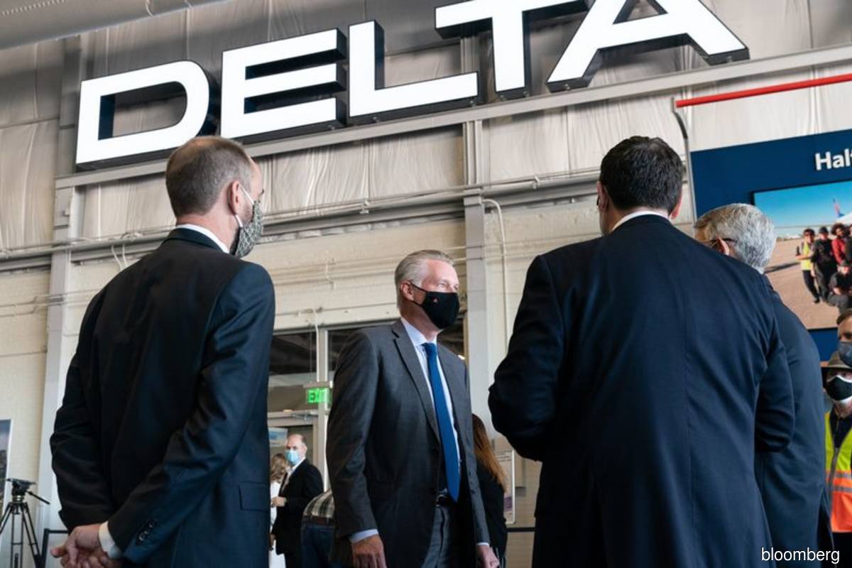 Delta restores managers’ pay as workers remain on leave