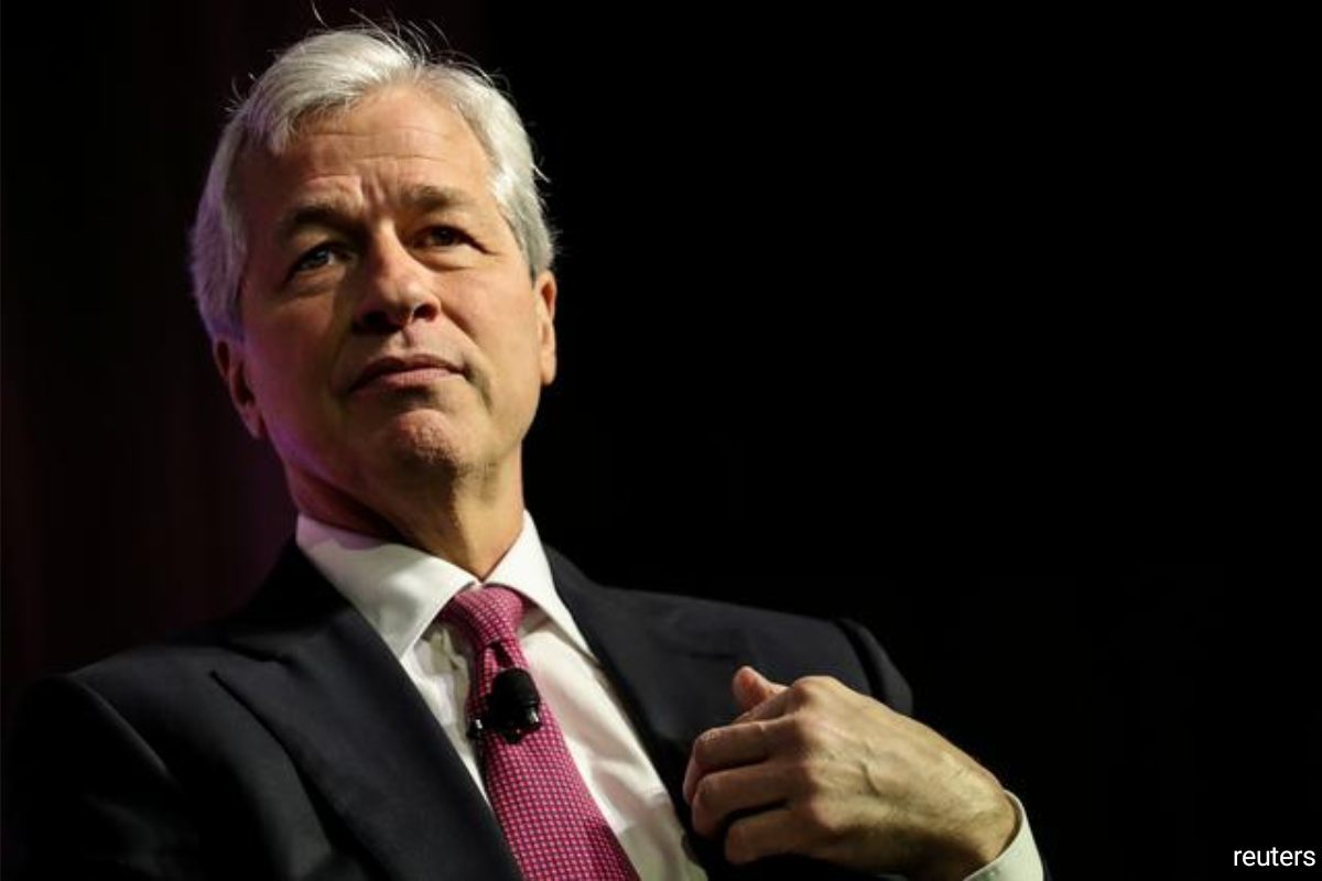 JPMorgan Chase & Co, however, said on Wednesday that it continues to hoard cash, expecting rates to move higher as Chief Executive Jamie Dimon predicts.