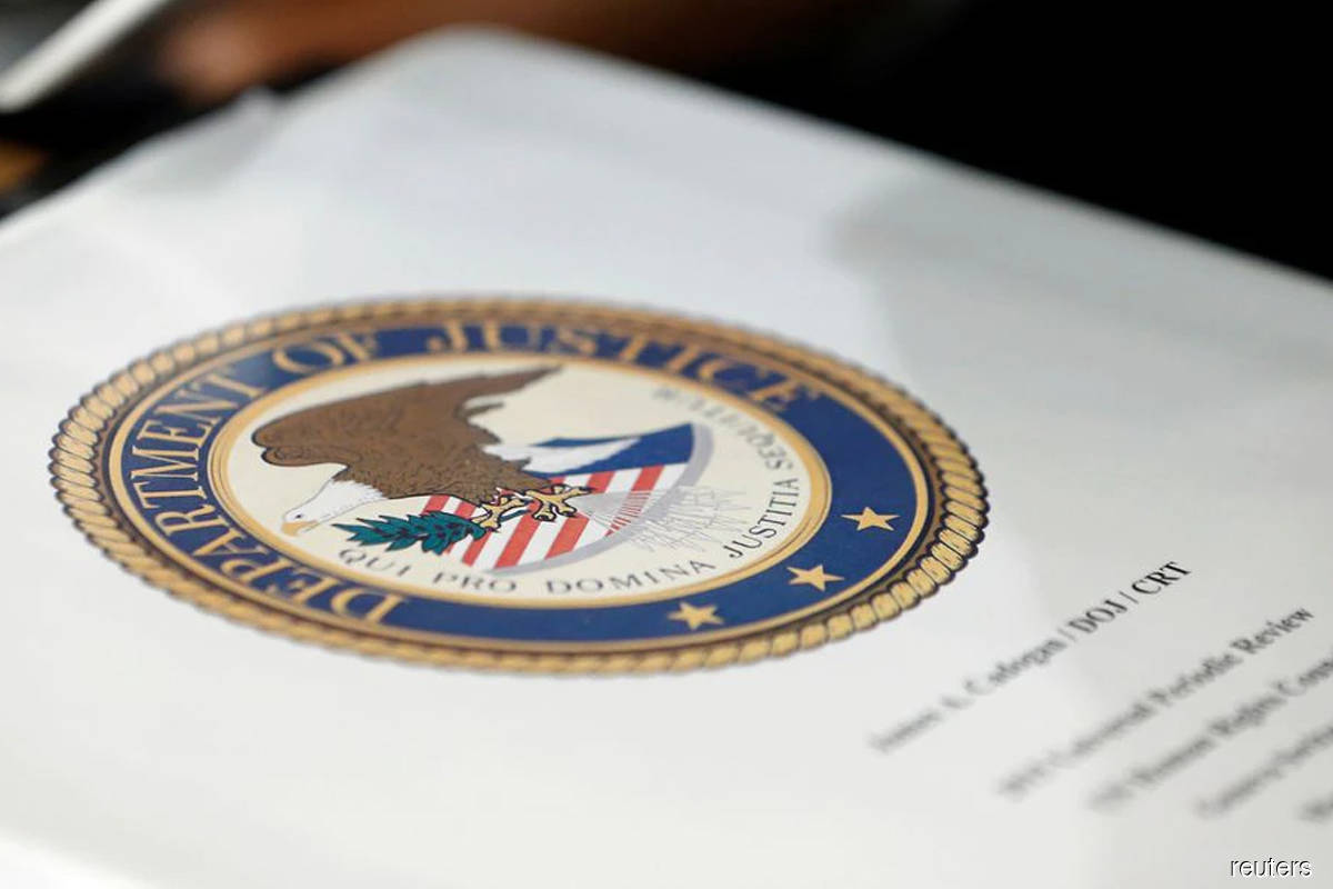 US arrests couple on spy charges to sell nuclear-sub data