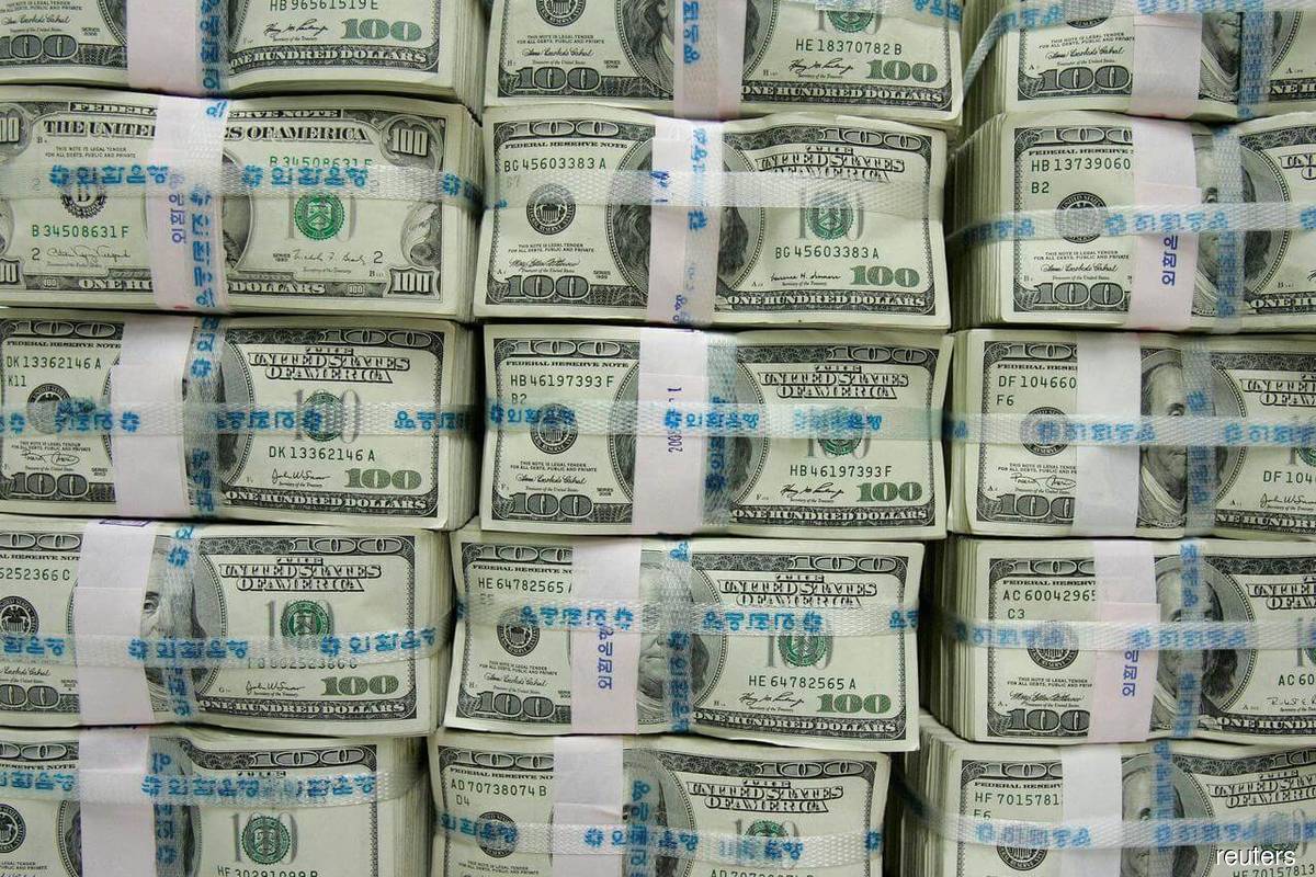 Dollar struggles for traction after soft US inflation