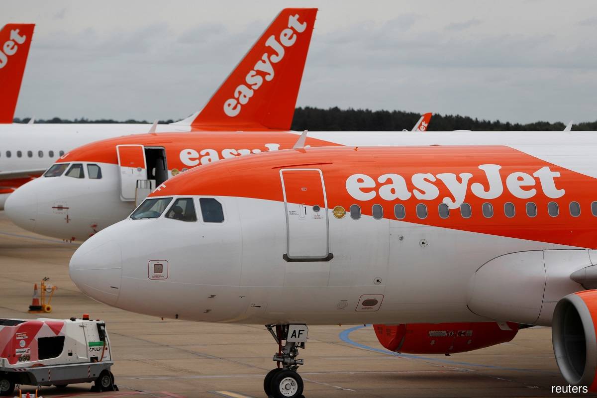 UK's easyJet sees short-term Omicron hit before summer recovery