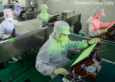 employees-in-LCD-factory
