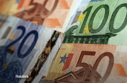 Political noise, Fed pushes euro below US$1.05