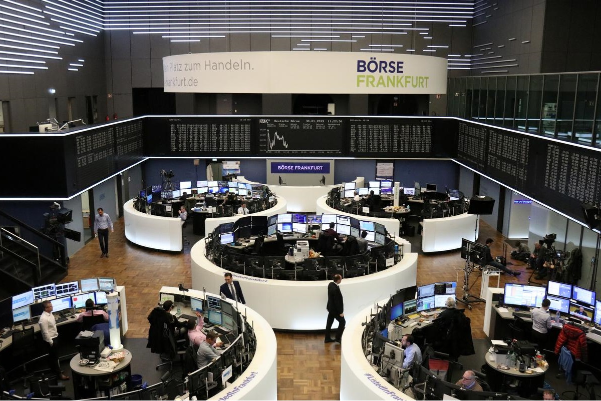 European stocks, US stock futures dip from peaks on pandemic jitters