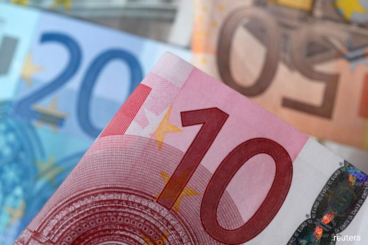Euro slides to edge of dollar parity as pros call it ‘unbuyable'
