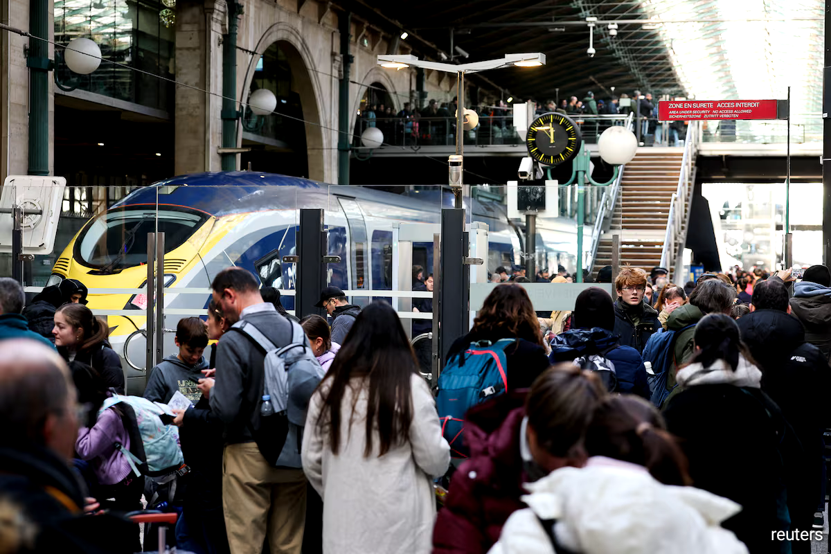 欧洲之星表示火车服务已恢复，但警告延误和取消