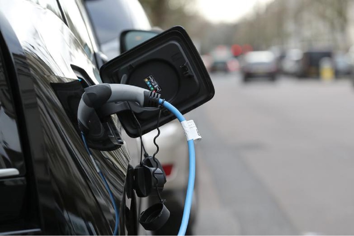 US, European consumers warm up to electric vehicles, but remain wary of price — survey