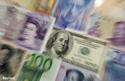 Dollar set for best month against yen in seven years