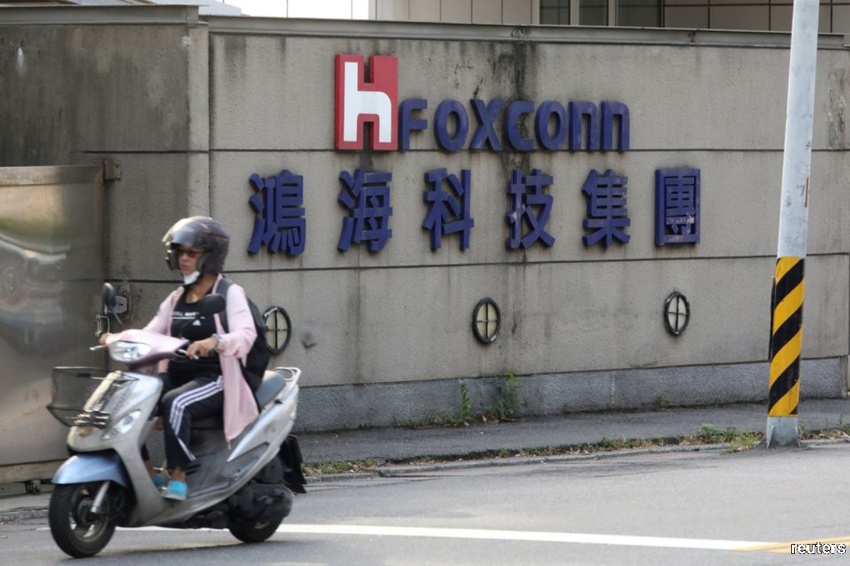Taiwan security officials want Foxconn to drop stake in Chinese chipmaker — FT