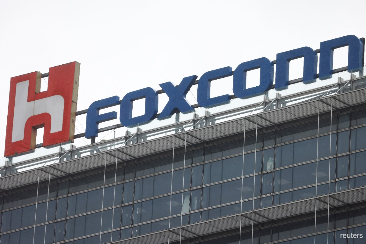 Foxconn reports record 1Q revenue, says it must closely watch global politics