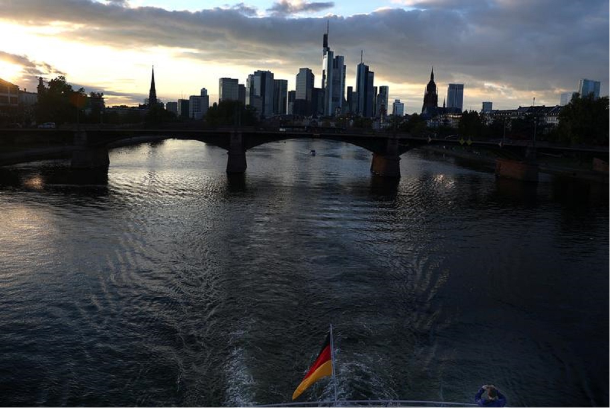 Euro Zone Economy On Track For Double Dip Recession Pmi The Edge Markets