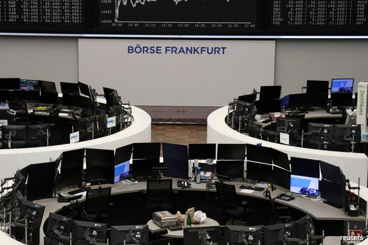 European shares turn lower as travel, oil stocks weigh 