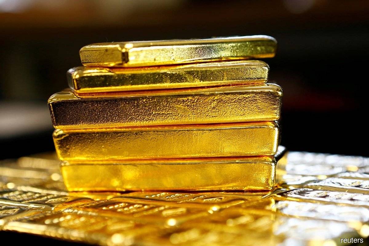 Gold poised for weekly gain as dollar slides