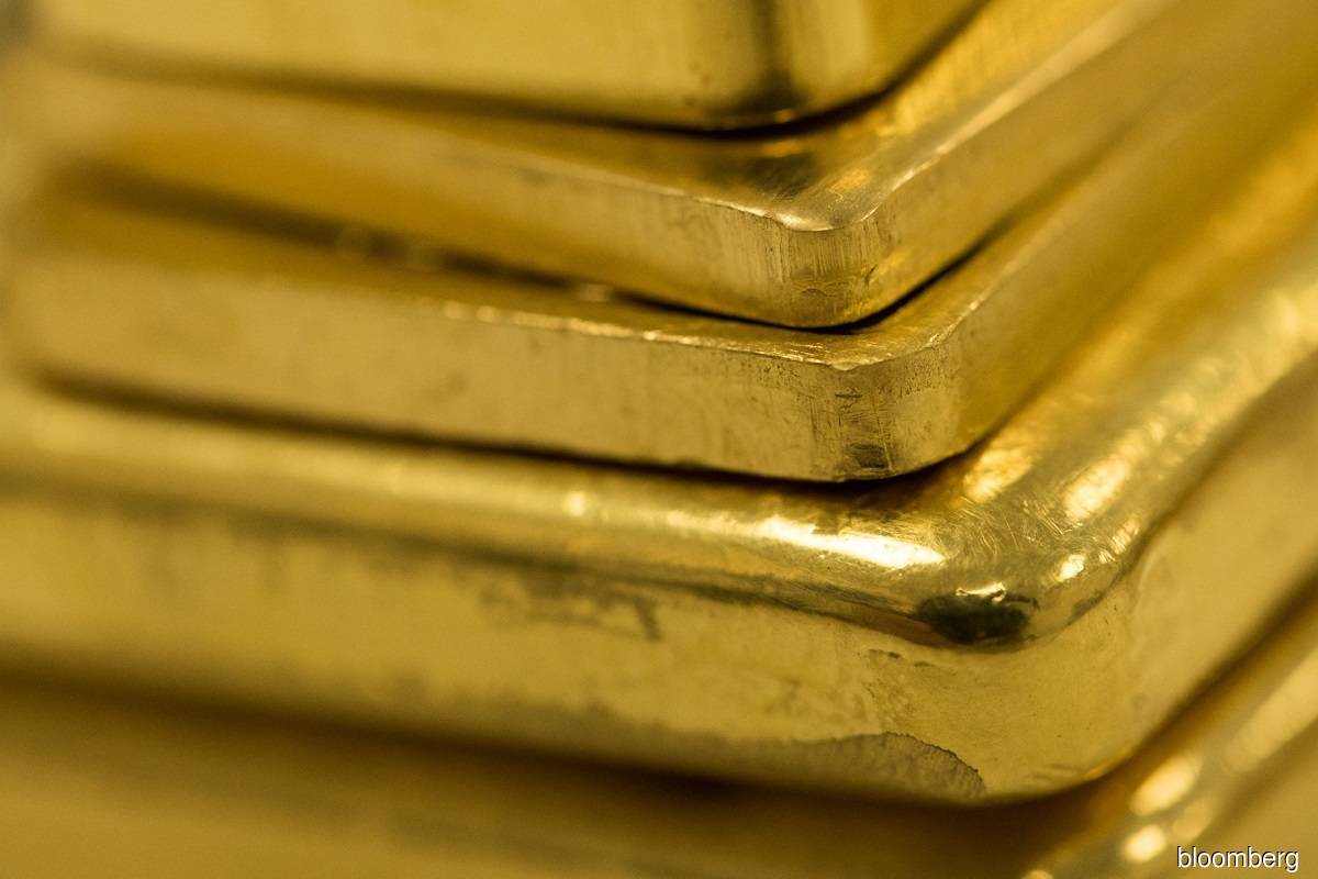 Gold regains shine after central bank buying drops to decade low