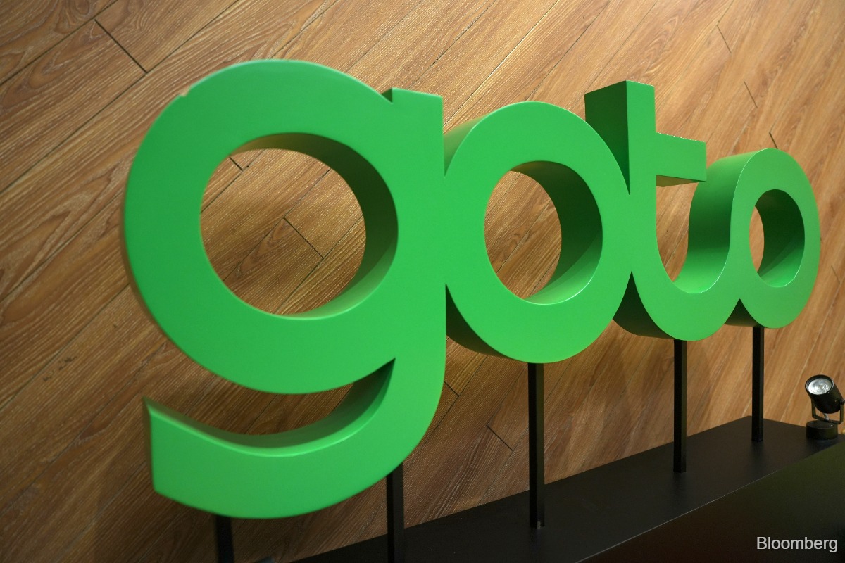 GoTo shares plunge after Indonesia's stock exchange removes price floor