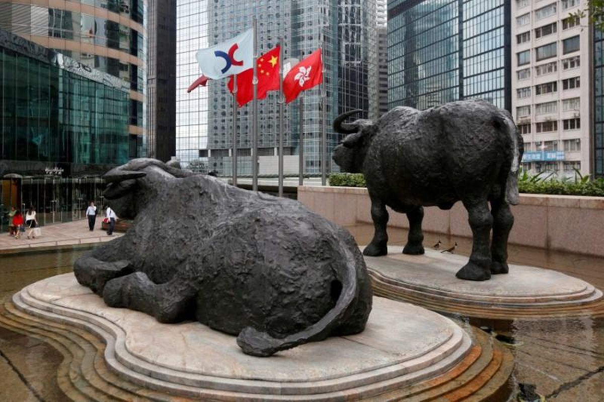 Hong Kong stocks close at one-month low as Sino-US tensions rise