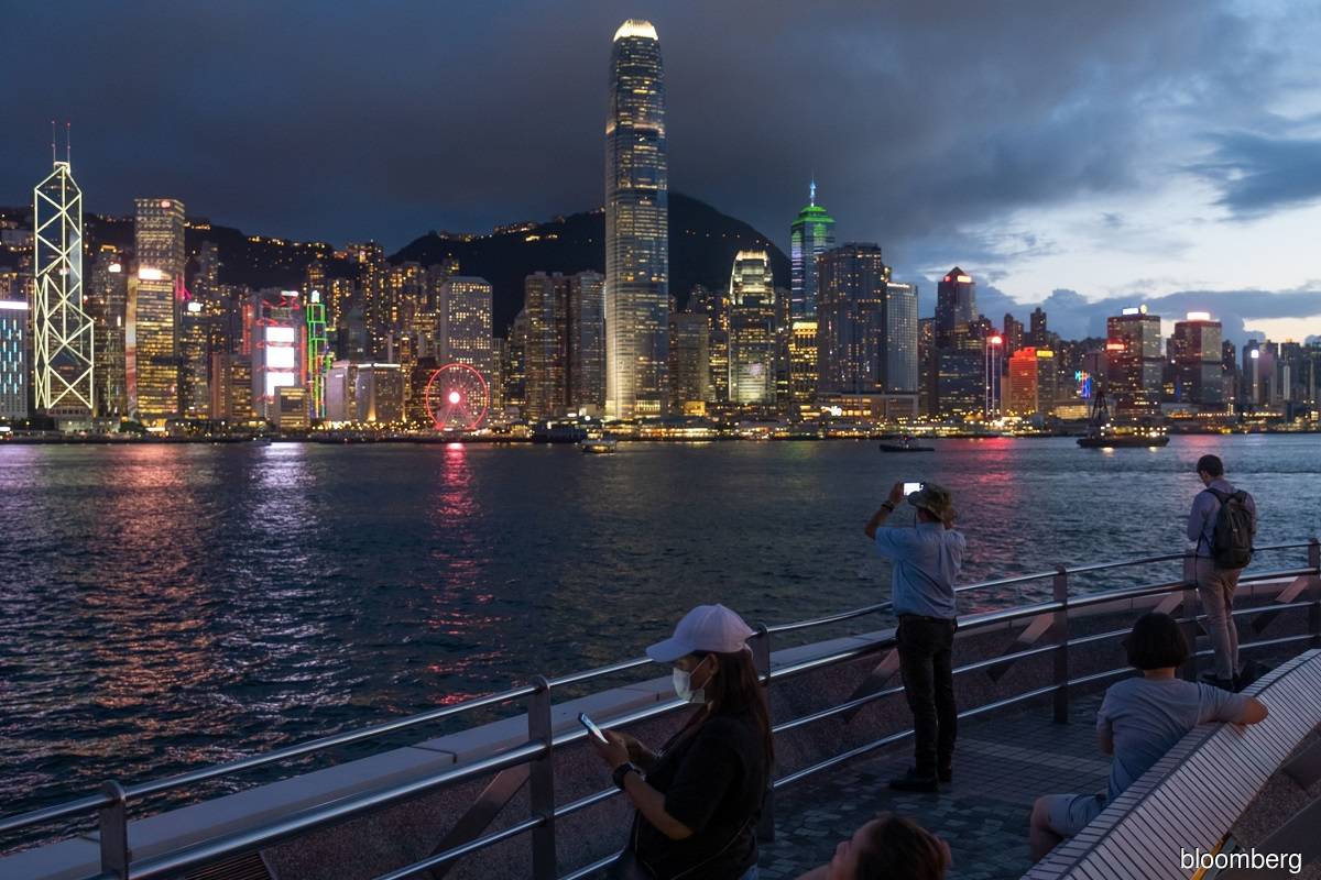 Record Chinese inflows push Hong Kong stock index past 30,000