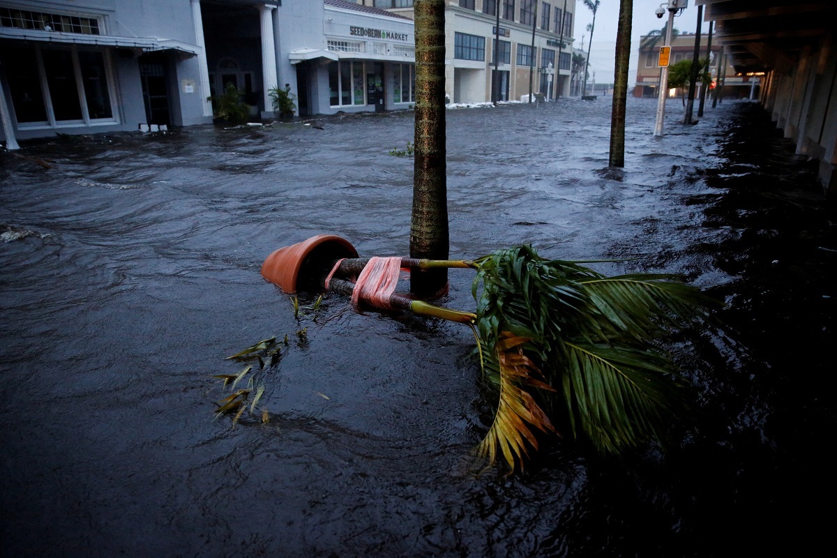 A flooded street is seen in downtown as Hurricane Ian makes landfall in southwestern Florida, in Fort Myers, Florida, US Sept 28, 2022. (Photo by Reuters)