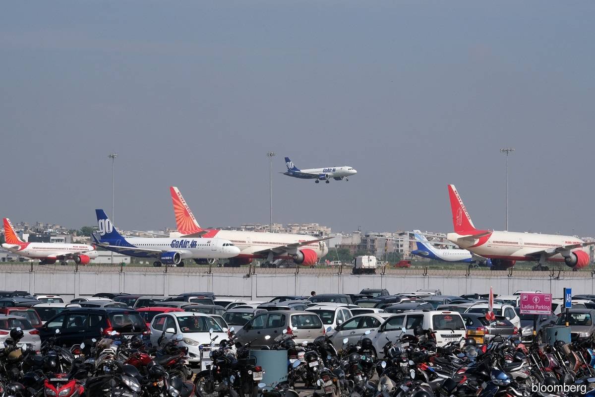 假日高峰在印度最繁忙的机场引发了混乱和愤怒