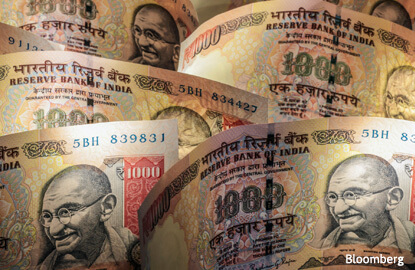 Investors can't agree on rupee's fair value as RBI's Patel enters debate