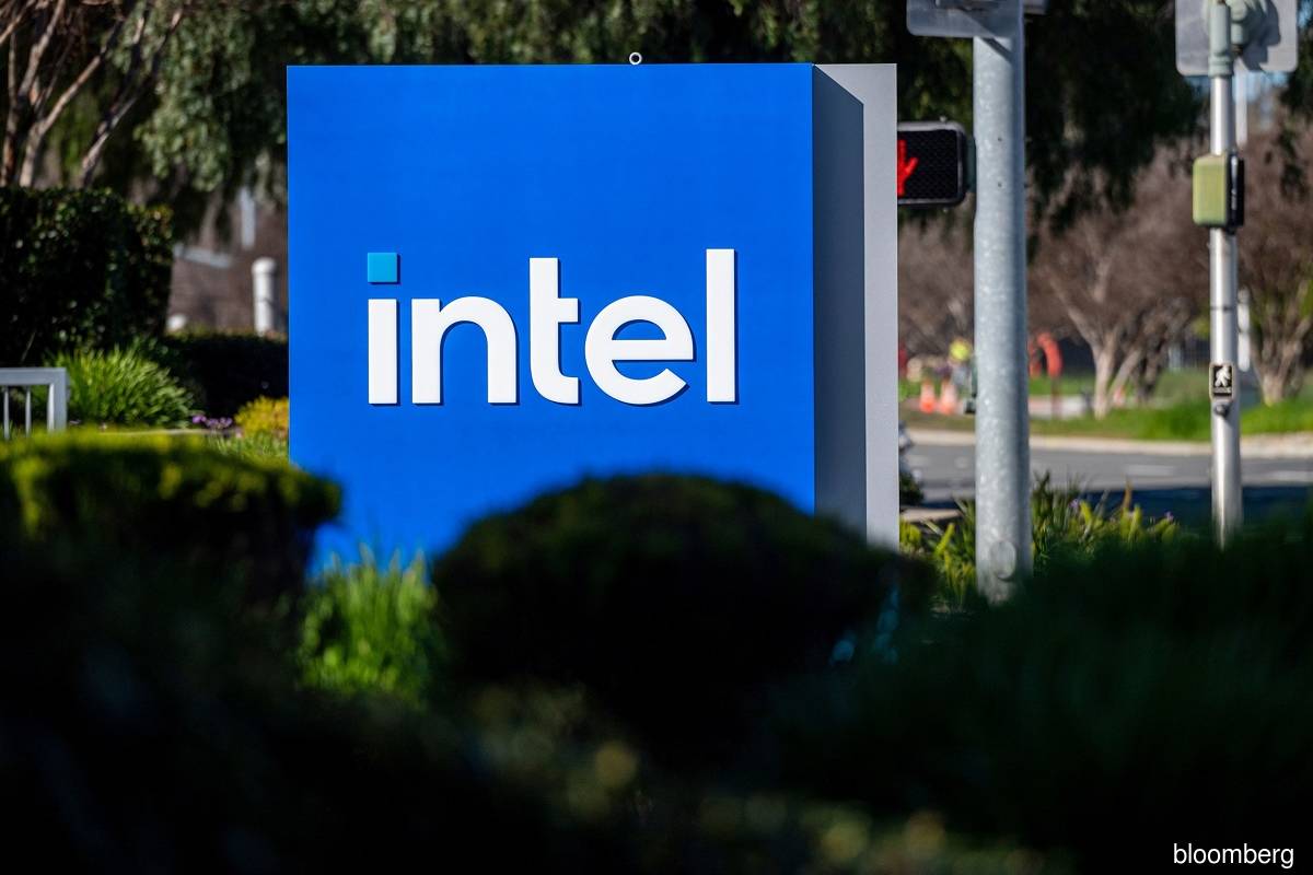 Intel slashes dividend by 66%, reaffirms first-quarter forecast