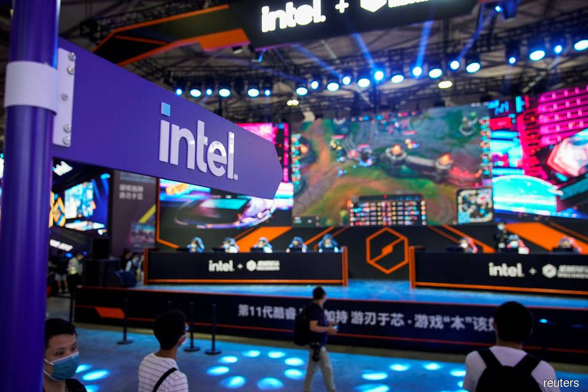 Intel shares sink as chipmaker predicts lower margins in years ahead