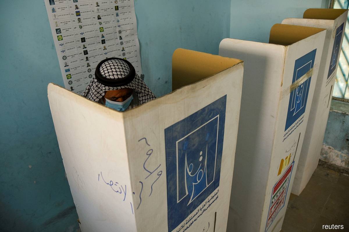 Iraqis vote in parliamentary election as some stage boycott in test for democracy