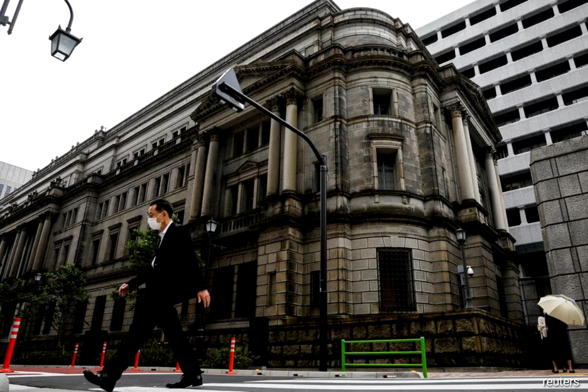 Japan's ex-bank regulator urges lenders to scrutinise portfolios amid market rout