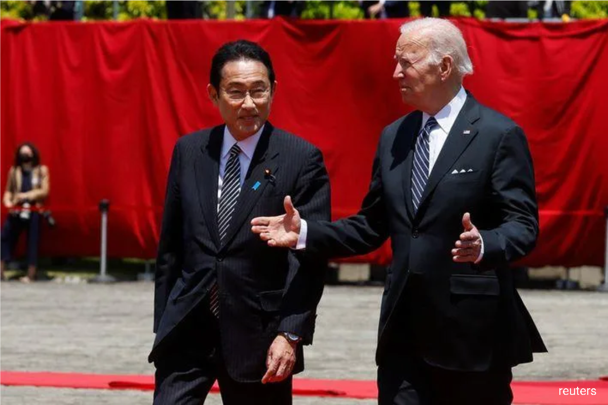 Fumio Kishida (left) and Joe Biden 