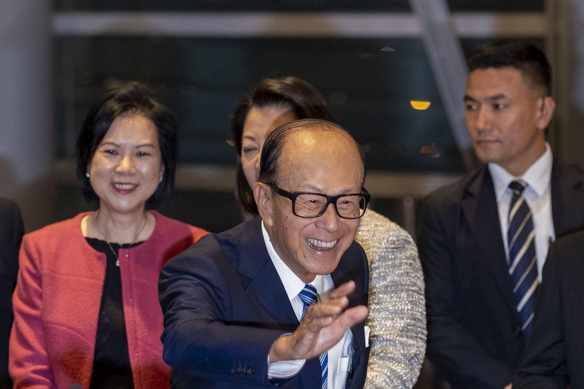 hong kongs richest property tycoon li ka-shing plans us spac