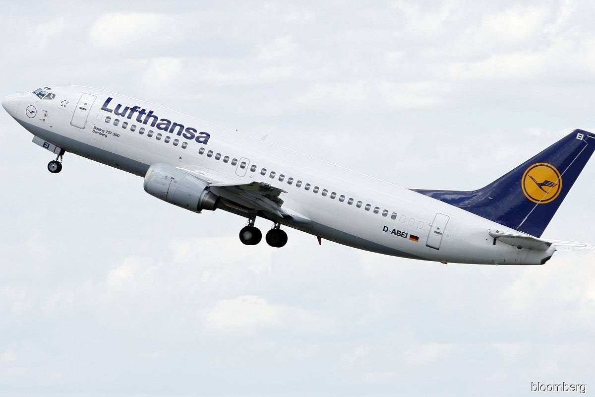 Germany to sell up to a quarter of its Lufthansa stake