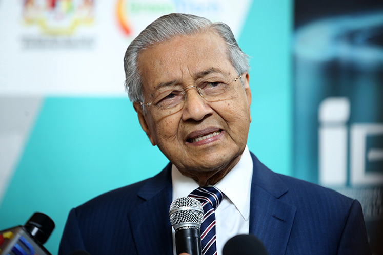 Tun Mahathir Occupies Education Minister S Office Today Klse Screener