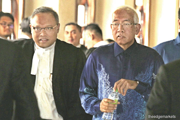 Mahdzir (right) is the fifth witness testifying in Rosmah’s solar hybrid trial which entered its fourth day yesterday. (Photo by Suhaimi Yusuf)