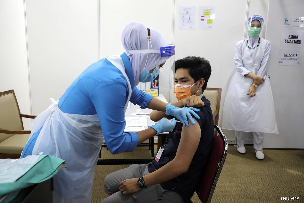 Dr Adham: 498,504 individuals completed both doses of Covid-19 vaccine