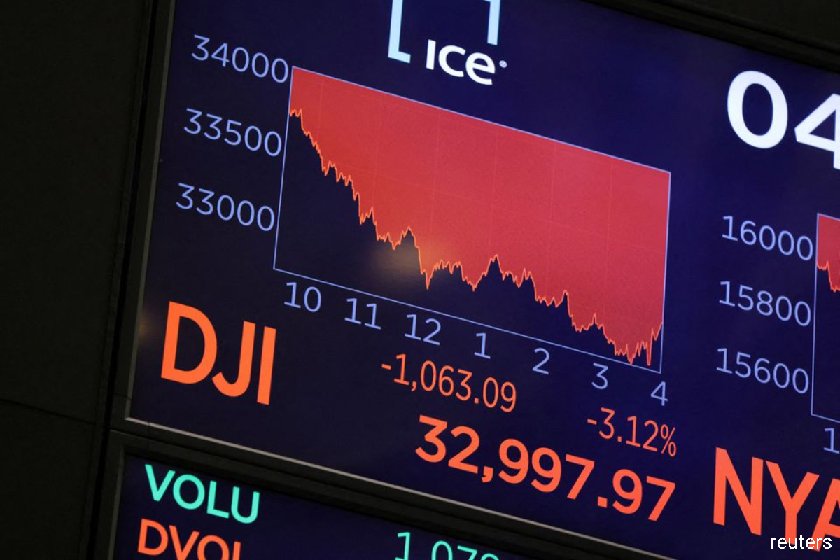 Yahoo! Finance: There won't be a 'V-shaped bottom' in this market: strategist