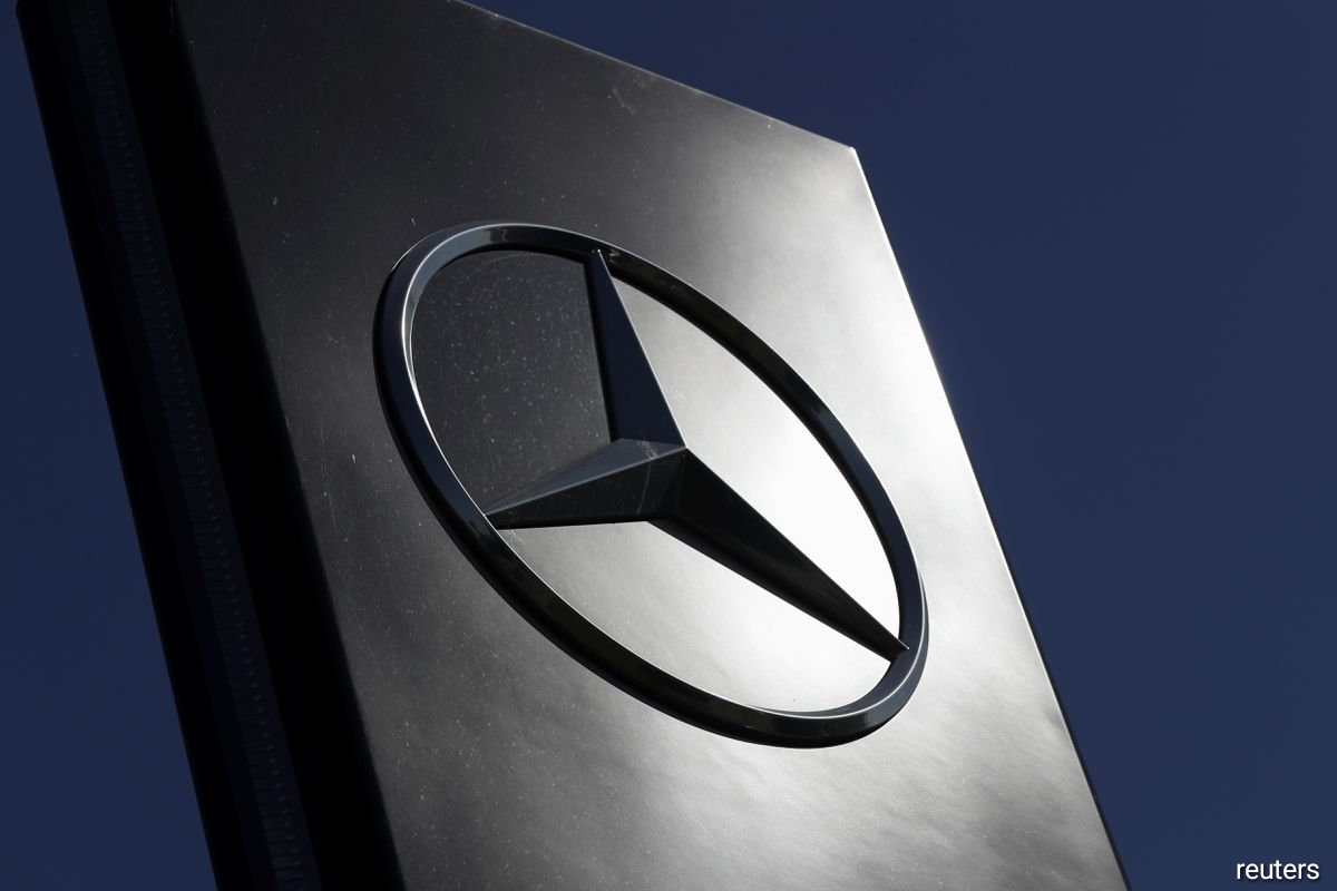 Mercedes-Benz unveils 1,000 km-per-charge VISION EQXX prototype