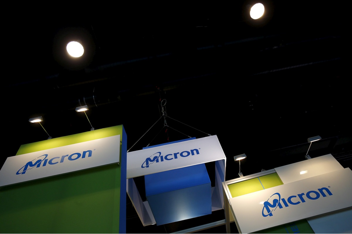 Micron warns of tougher times, plans to cut investments by 30%