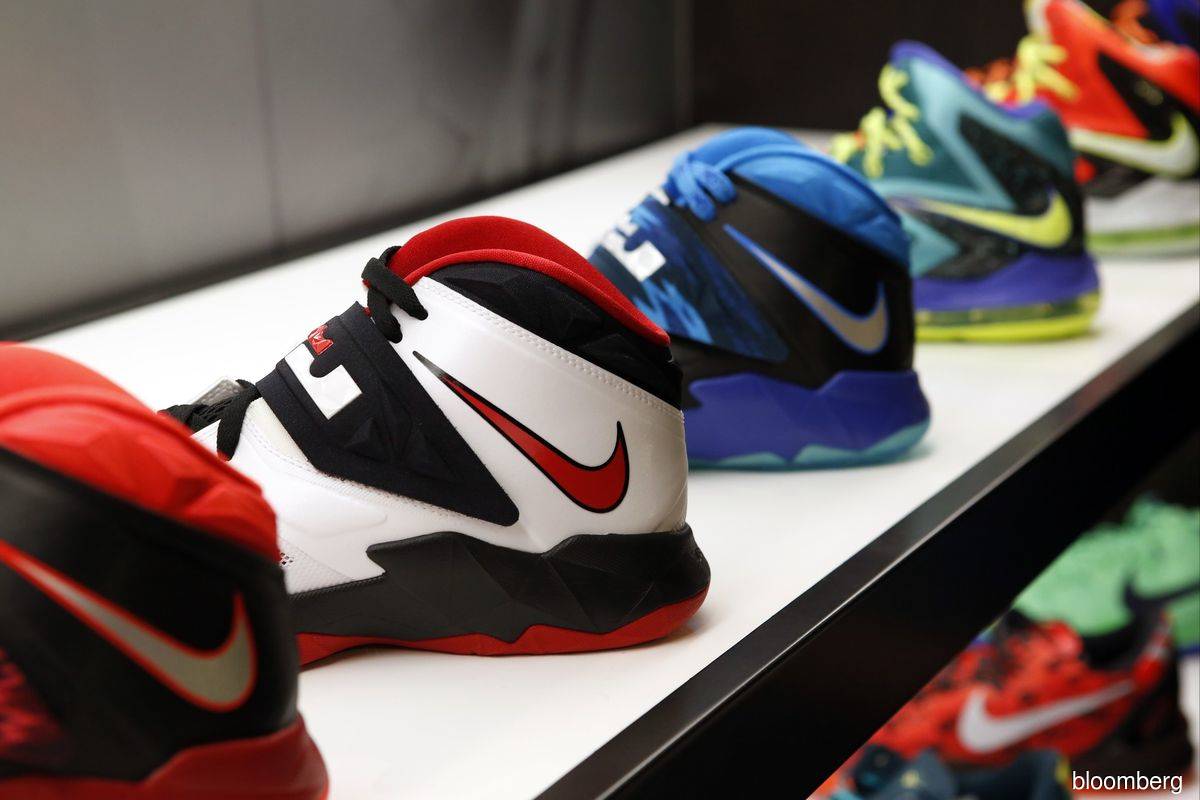 Nike executive leaves following report about son’s business
